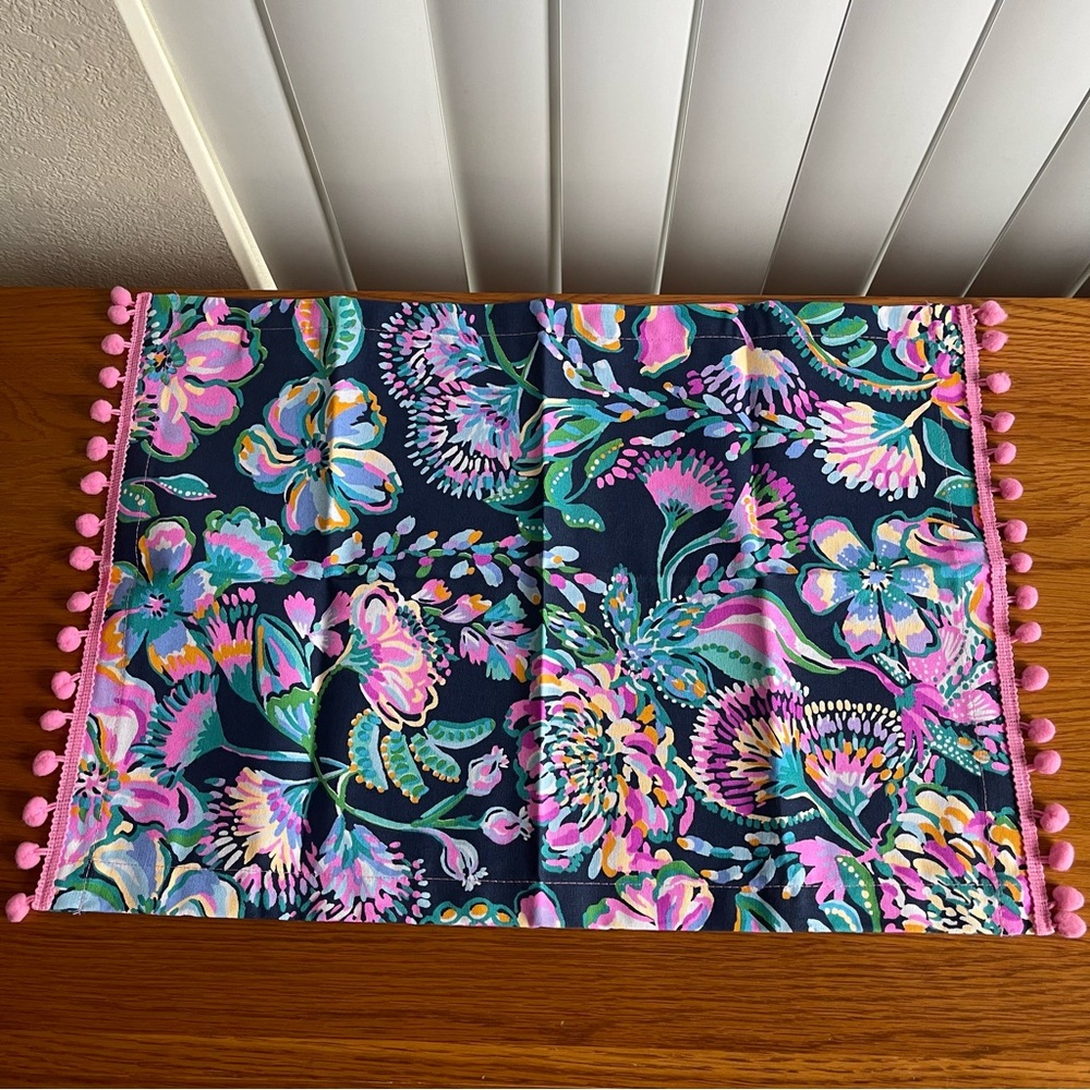 NWOT Lilly Pulitzer Guest Towel She’s Got Sol